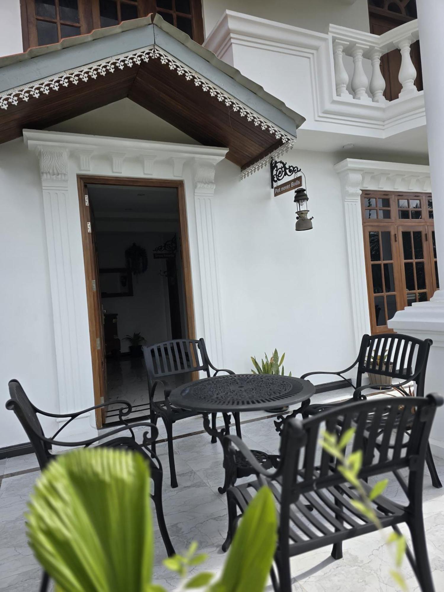 Munril Guest Lägenhet Jaffna Exteriör bild