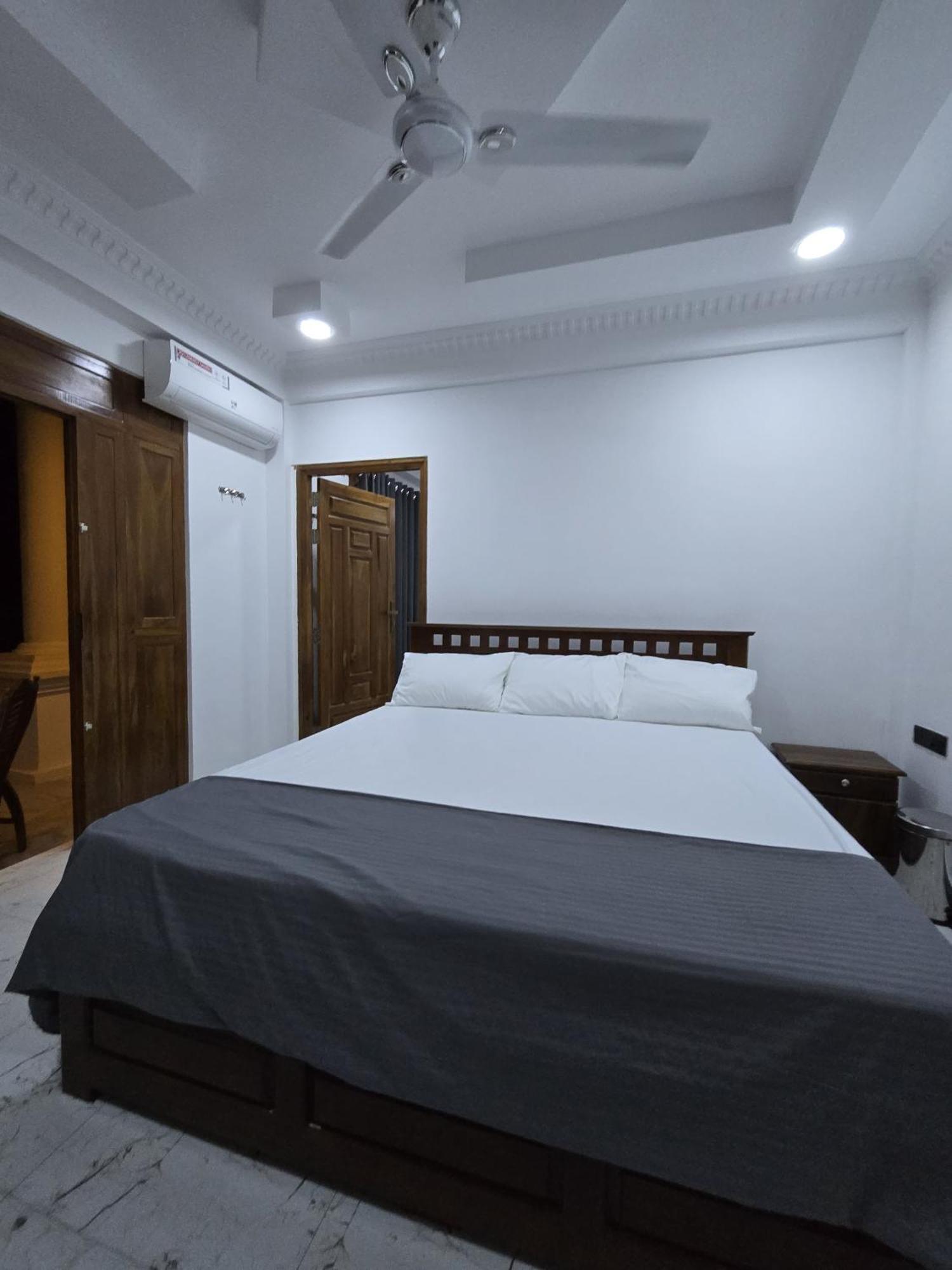 Munril Guest Lägenhet Jaffna Exteriör bild